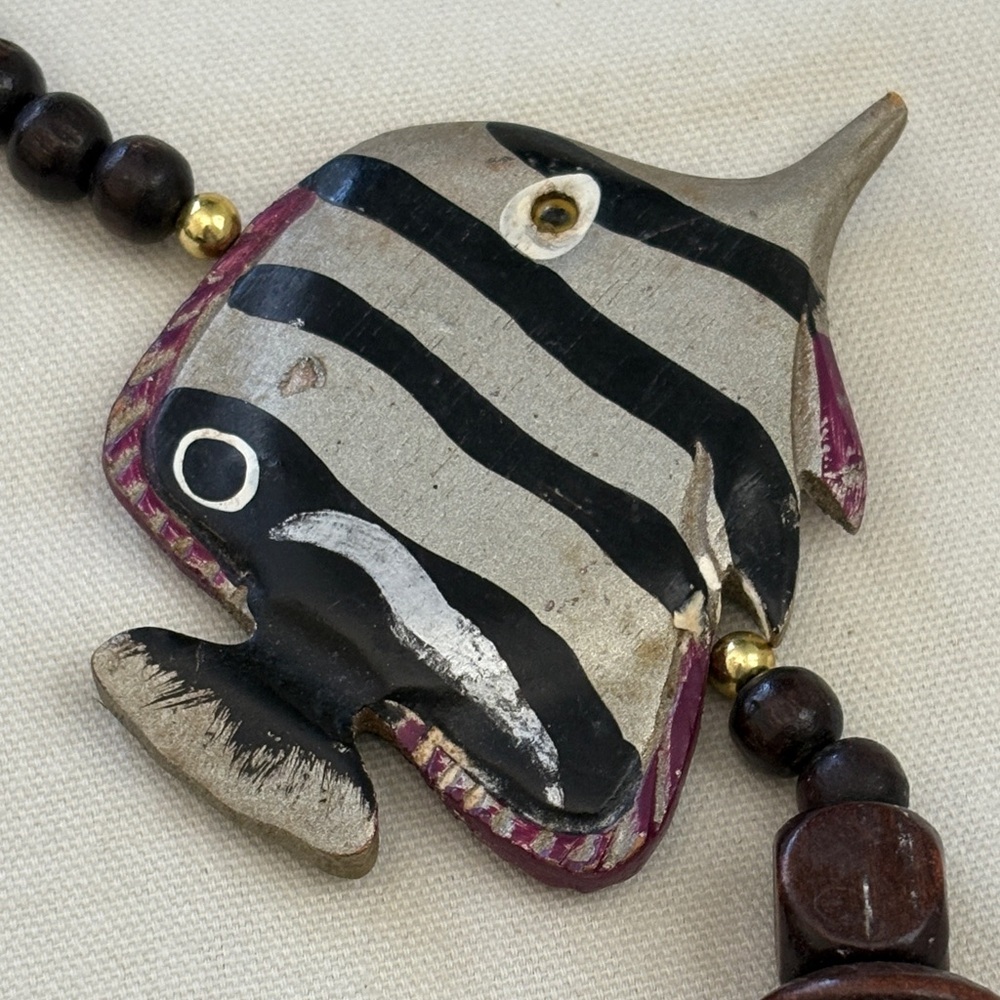 Handcrafted Black & Brown Fish Pendant Beaded Necklace - Picture 4 of 5